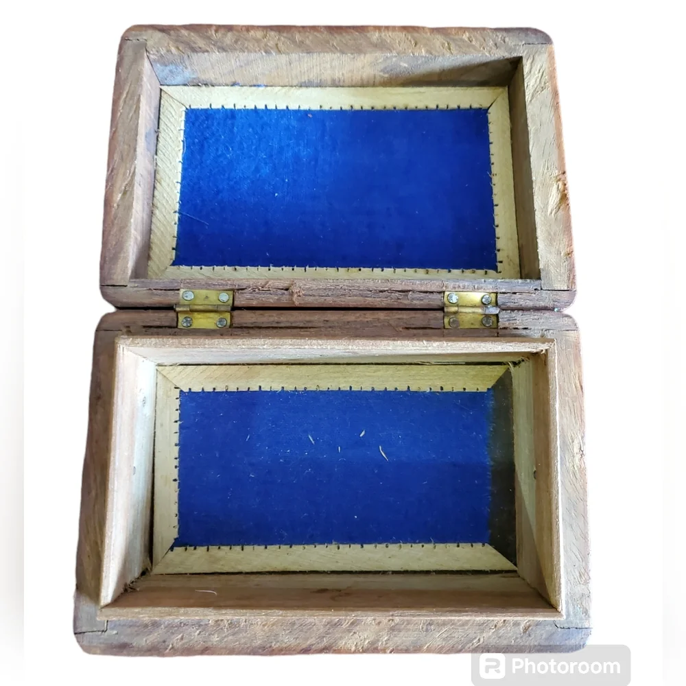 Hand carved wooden trinket/jewelry box with inlay, India, Vintage ~ Pre-Owned